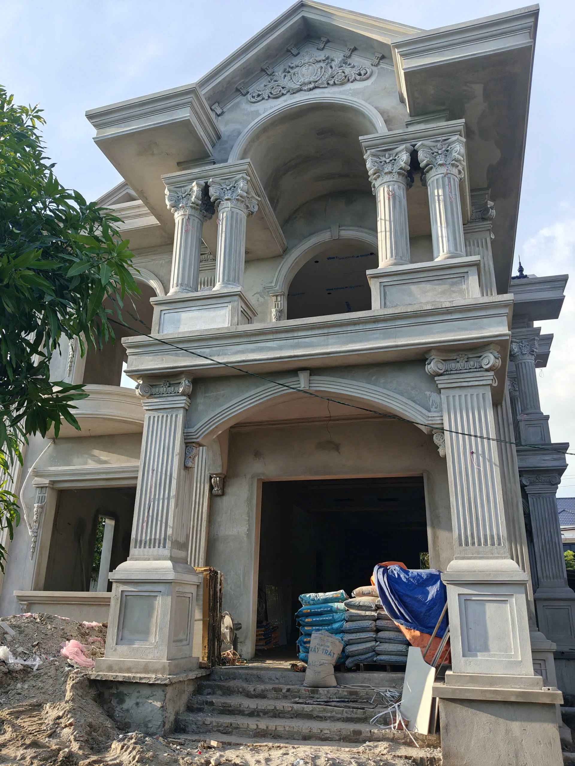 nhà tân cổ 2 tầng mái nhật