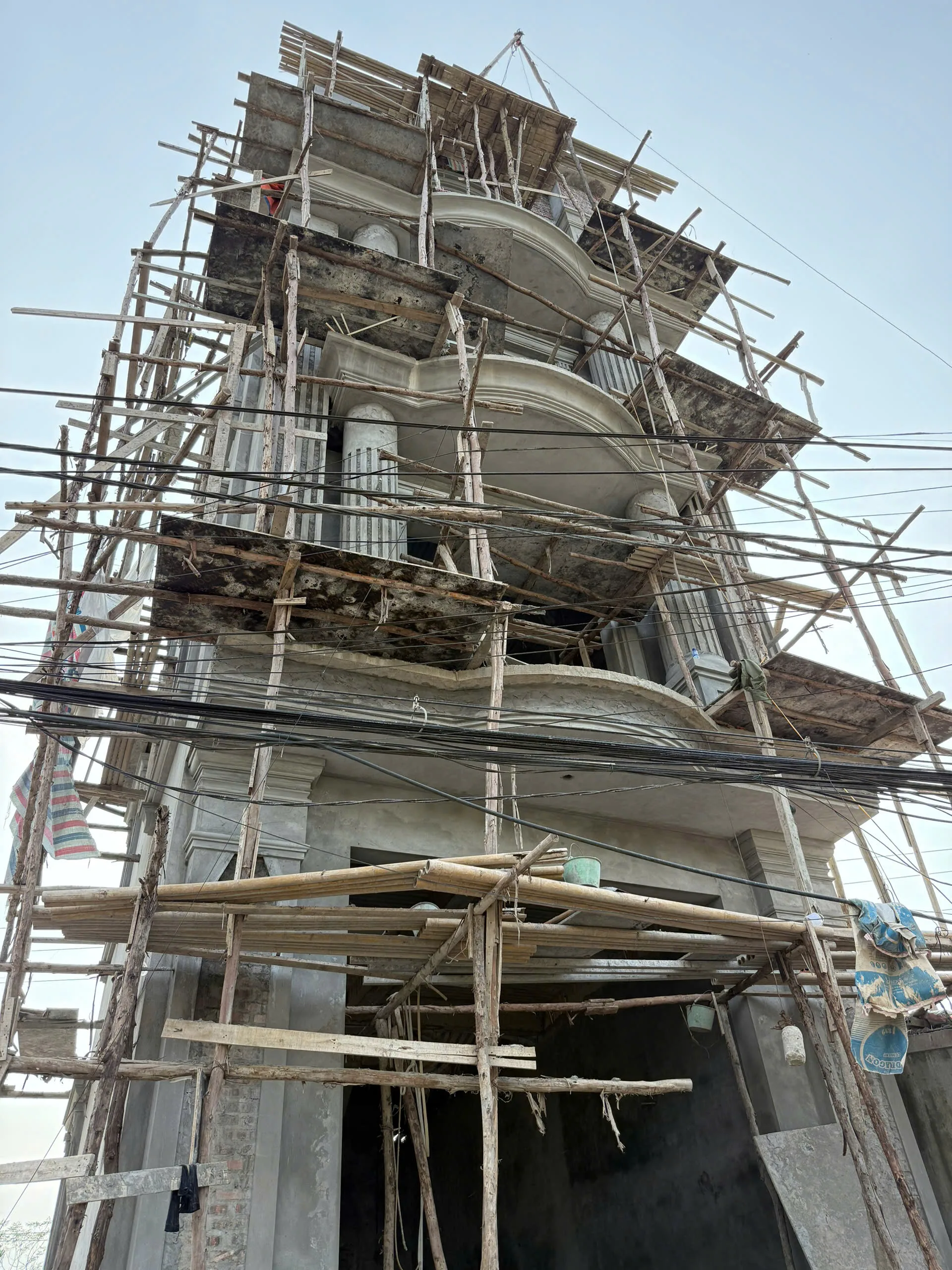 Thi công trọn gói nhà tân cổ 4 tầng