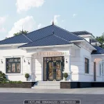 Góc nghiêng mẫu nhà vườn mái Nhật 1 tầng với hệ cửa sang trọng và sân vườn rộng.