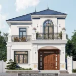 Kiến trúc nhà 2 tầng mái nhật tân cổ điển với hệ vòm và ban công sắt nghệ thuật.